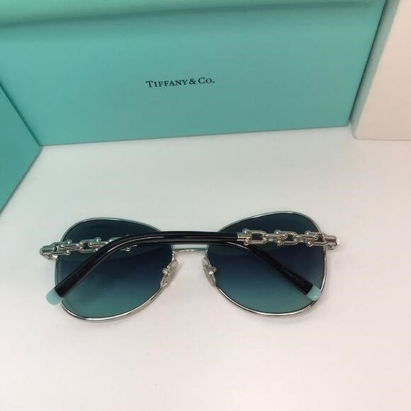 New original TIFFANY TF3086 6001/9S This aviator sunglass comes in silver - Picture 6 of 12
